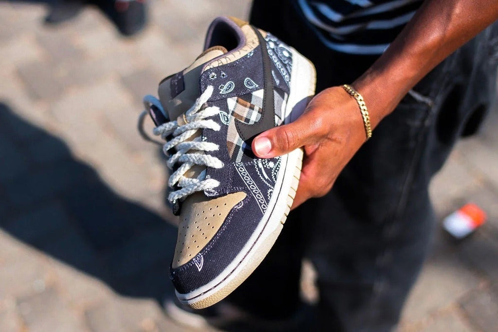 SB Dunk Low Travis Scott